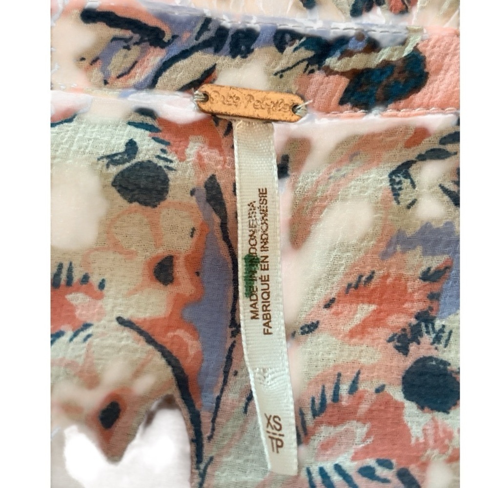 FREE PEOPLE dress, oversized sz XS, full sleeves, buttons. Hi low ruffle hem - Picture 8 of 9